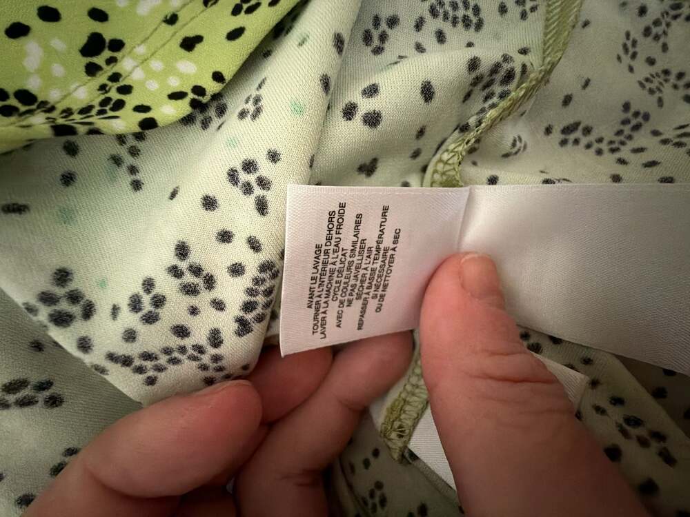 Anne Klein Women's Light Green Printed Flutter Sleeve Blouse with Gold Buttons - Picture 5 of 9